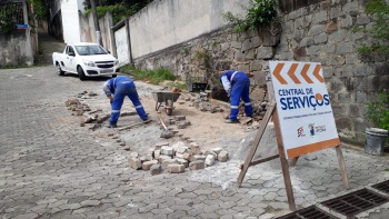 Recuperação de pavimentação com pavi-s na Rua Jânio Quadros no bairro do Tatuquara