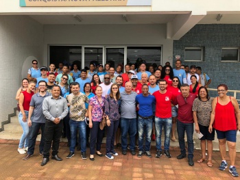 moradores e servidores da saúde e da Central de Serviços participam de mutirão contra a dengue em nova palestina