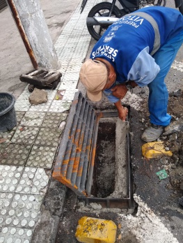 Reposição de Caixa Ralo na Rua Carlos Eduardo Monteiro de Lemos n. 165 Bairro Jardim da Penha. Próximo ao Shopping Jardins