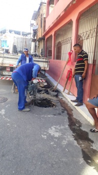 Reparo na rede de drenagem Rua Orlando Bonfim caratoíra