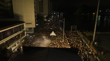 Multidão assiste a show no Carnaval de Rua 2020 em Vitória