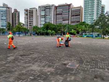 Limpeza Praça dos Namorados