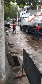 Limpeza de caixa ralo Rua do Canal no bairro Grande Vitória