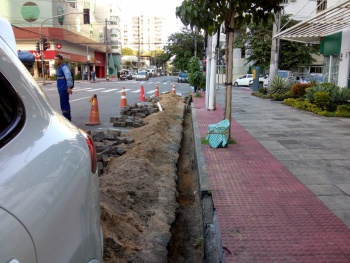 Praia do Suá. Ligação de rede pluvial e construção de caixa ralo