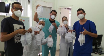 Distribuição de máscaras caseiras
