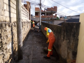 Recolhlimento de lixo na rua jose trajano itarare