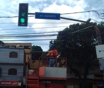 Novas placas de sinalização de ruas transversais