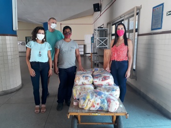 Entrega de cestas básicas