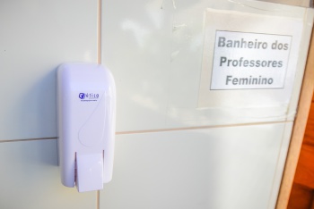 EMEF Maria Leonor Pereira da Silva - Dispenser de álcool em gel