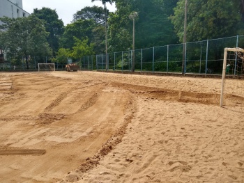 Nivelamento de campos de futebol de areia