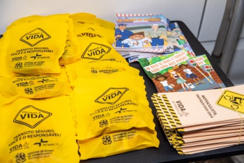 Ação Educacional da Guarda Municipal de Trânsito na Feira Livre da Praia do Canto