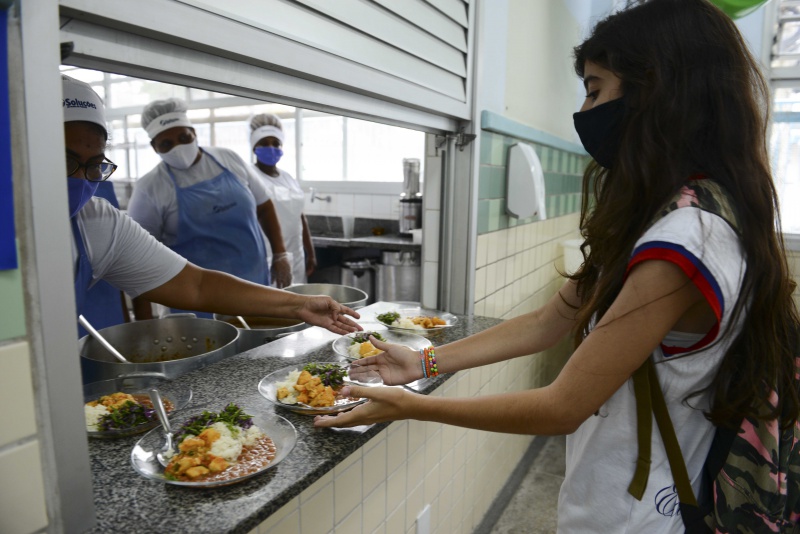 Atendimento a estudantes com restrições alimentares