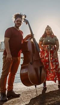 Músicos Rúbia de Moraes e Felipe Medeiros