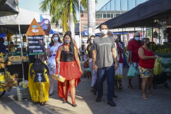 Maio laranja na Feira livre de Itararé