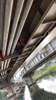 Retirada de borrachões na Ponte da Passagem