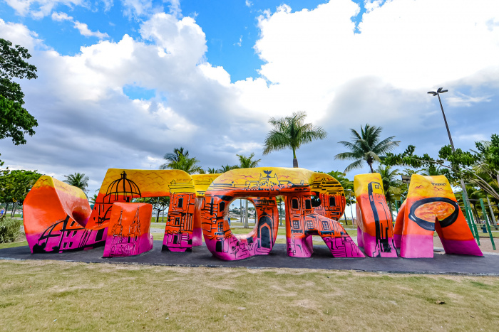 Monumento Vitória 360 com nova pintura