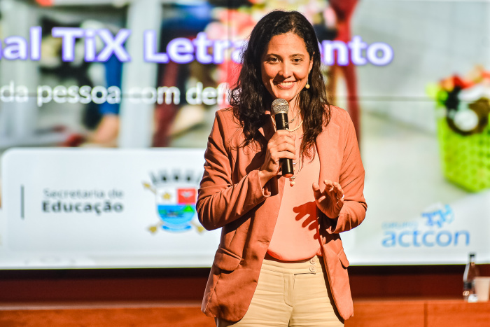 Entrega dos aparelhos TIX Letramento
