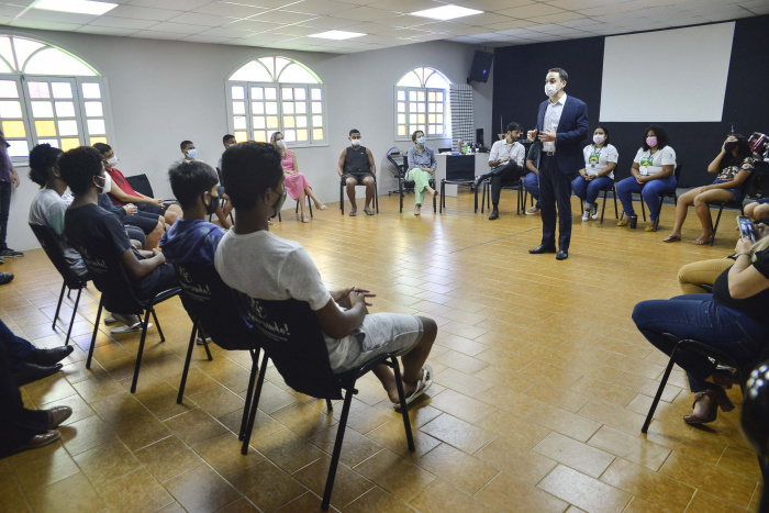 Bate papo do prefeito com o PROJOVEM na 1ª Igreja Batista em Goiabeiras