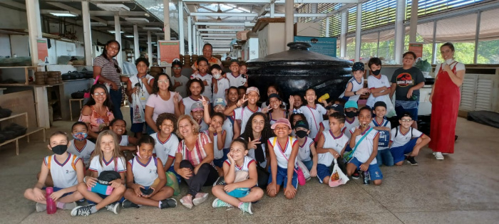 Estudantes da Emef Adão Benezath visitam Galpão das Paneleiras