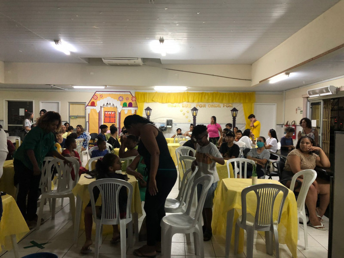 Jantar com famílias de adolescentes que participam do Projovem