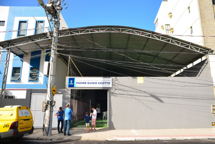 Escola foi entregue na manhã deste sábado (14).