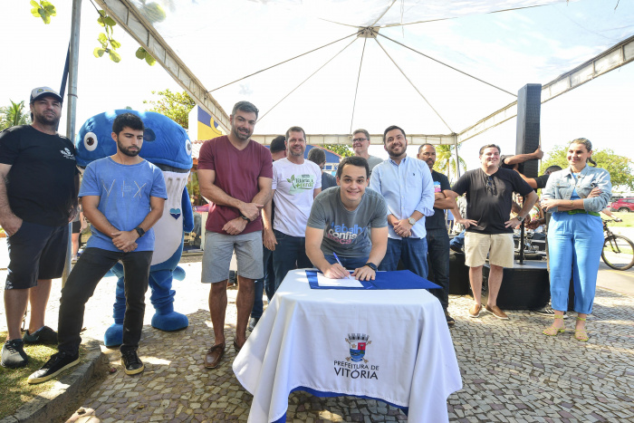 Assinatura da ordem de serviço de reurbanização da Curva da Jurema