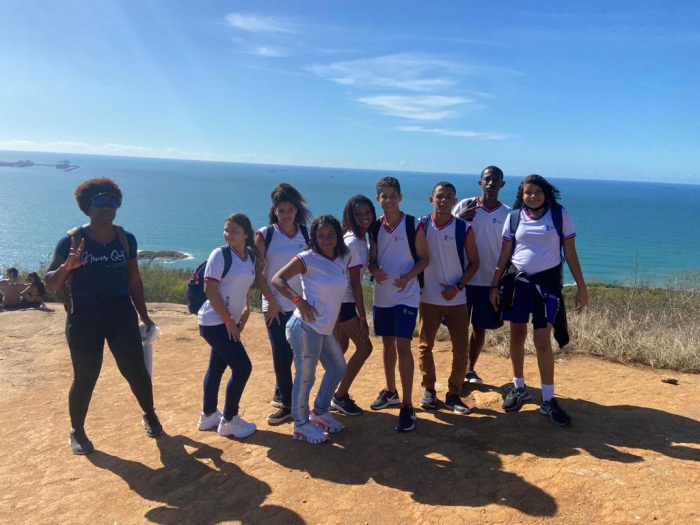 Turma da Emef Rita de Cassia Oliveira faz trilha no Morro do Moreno
