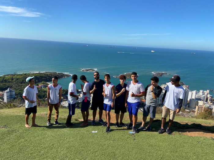 Turma da Emef Rita de Cassia Oliveira faz trilha no Morro do Moreno