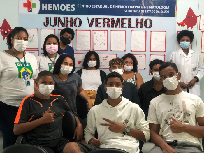 Adolescentes do coletivo Projovem visitam o Hemoes