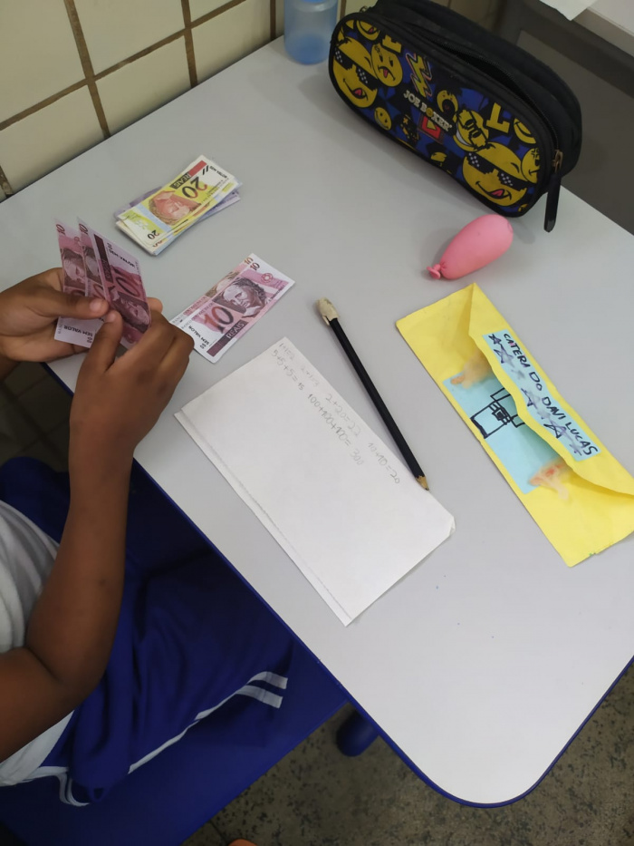 Estudantes da Emef VSP em projeto de Matemática Financeira