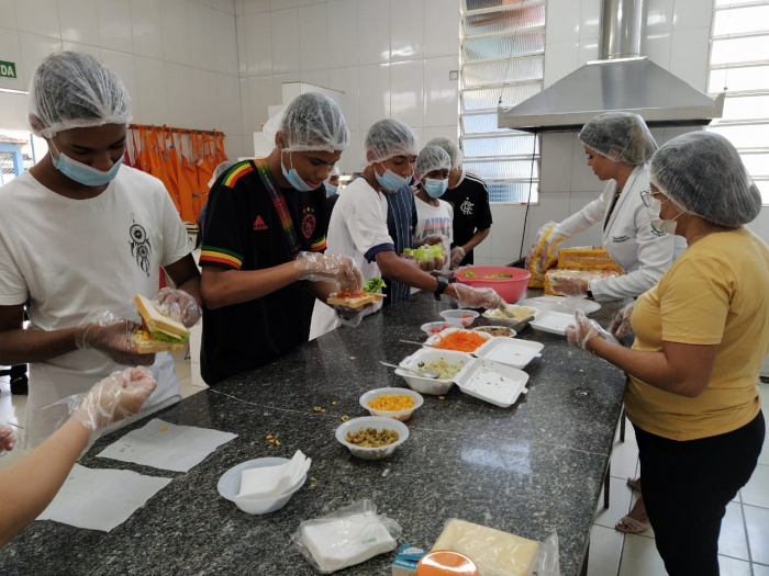 Oficina de sanduíches na Unidade de Inclusão Produtiva