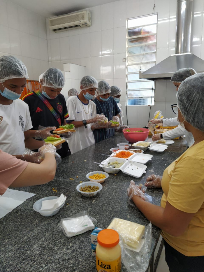 Oficina de sanduíches na Unidade de Inclusão Produtiva