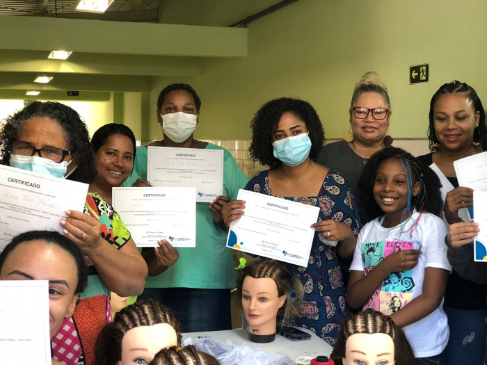 Curso de tranças na UIP