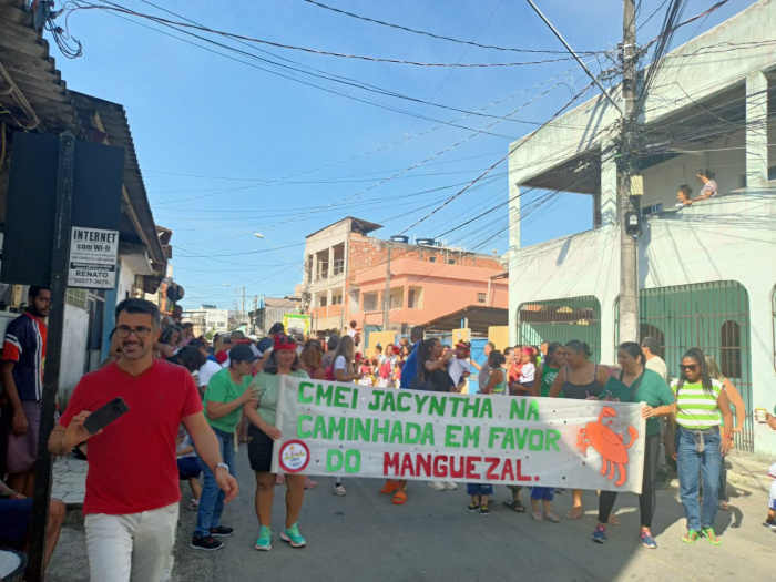 Caminhada em favor do manguezal