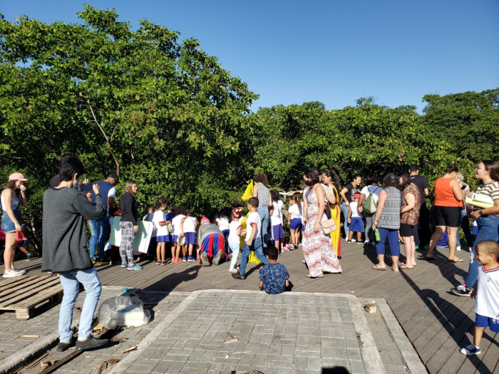 Caminhada em favor do manguezal