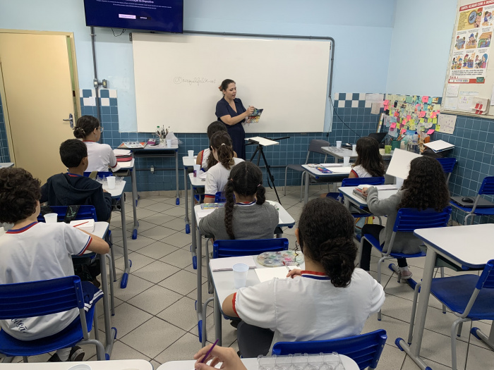 Oficina de aquarela com estudantes de altas habilidades e/ou superdotação