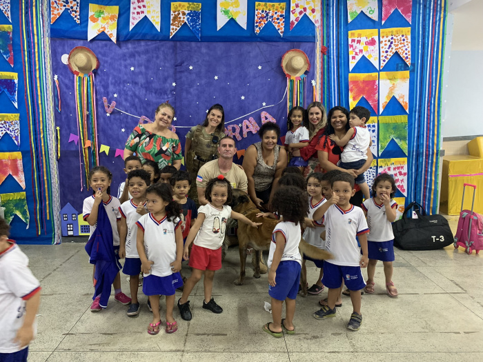 Projeto “Patrulha Canina” conversa com crianças de Cmei sobre sonhos e futuro