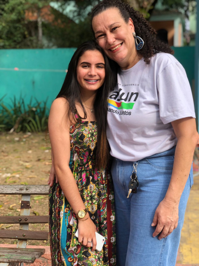 Lúcia, coordenadora do Cajun e a ex- participante do serviço, Adriele Mendes.