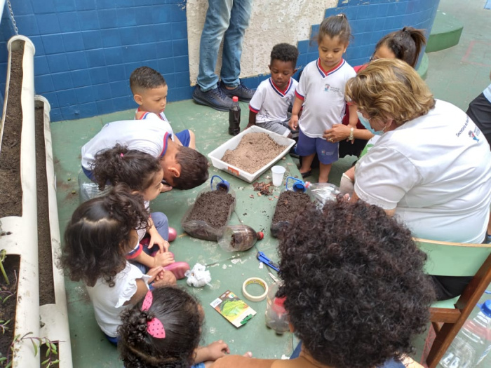 Projeto Sementeira Escolar desenvolve atividades de semeadura com crianças
