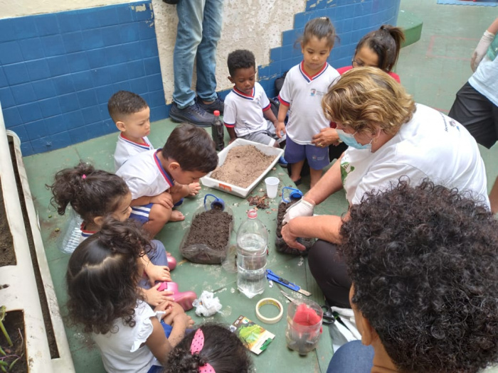 Projeto Sementeira Escolar desenvolve atividades de semeadura com crianças