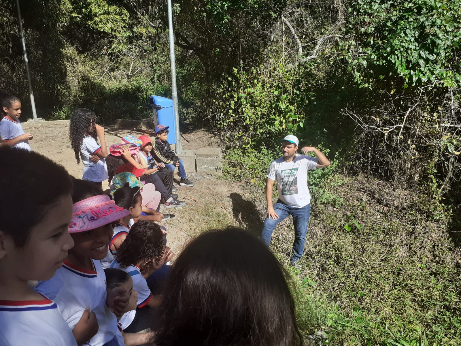 a: Atividades do Clube de Ciências conduzidas em sala de aula na