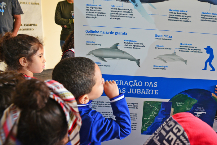 Mascote Jujuba e roda de conversa crianças da educação infantil