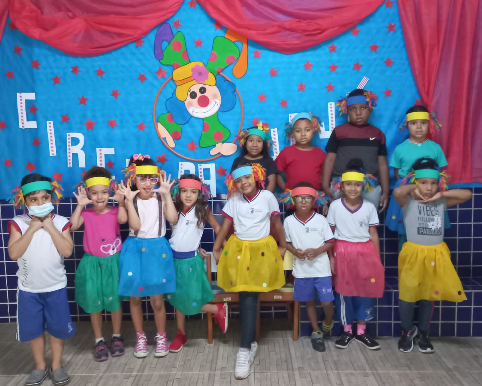 Crianças Crianças Brinquedo Jogo De Teatro Ônibus Escolar