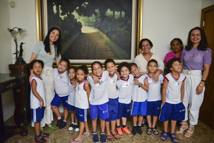 Crianças do CMEI Denizart Santos visitam o Palácio da prefeitura de Vitória