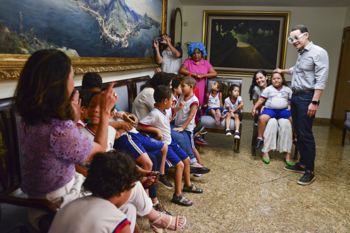 Crianças do CMEI Denizart Santos visitam o Palácio da prefeitura de Vitória
