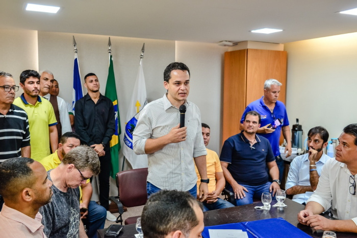 Assinatura de Ordem de Serviço para instalações de guarda-corpo, corrimão e guia