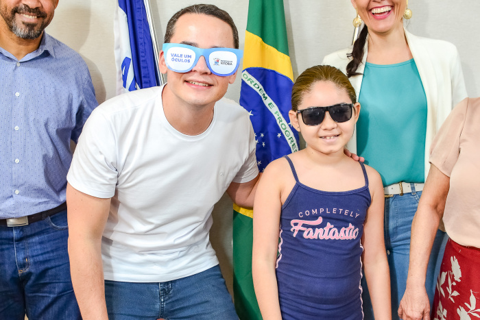 Entrega dos Vouchers de Óculos aos Alunos da Rede Municipal