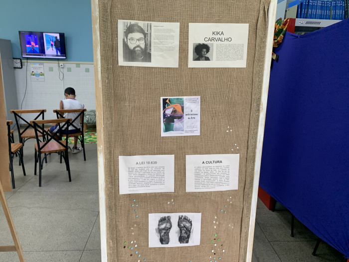Exposição "Antirracismo na Arte" na biblioteca da Emef Experimental de Vitória-Ufes