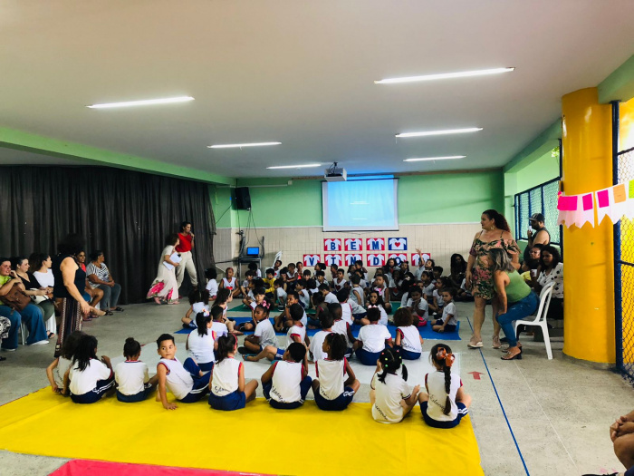 Crianças dos Cmeis Menino Jesus e Carlita Correa Pereira visitam a Emef Anacleta Schneider Lucas