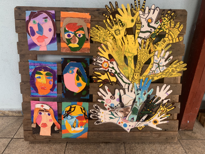 Exposição "Semana de Arte Moderna" realizada na Emef Maria Madalena de Oliveira Domingues